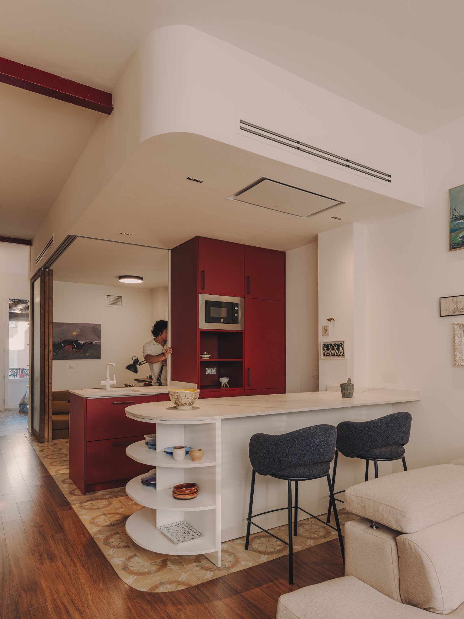 Cocina color rojo con isla