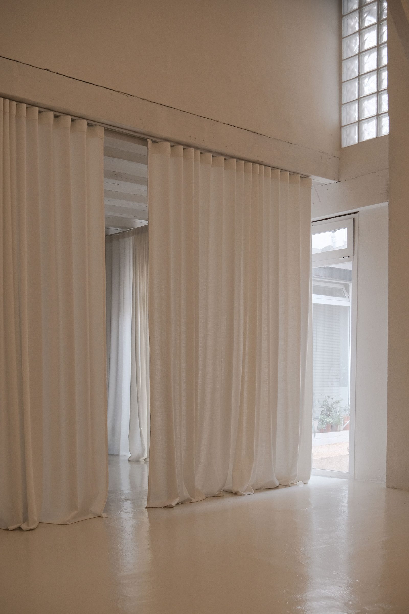 Cortinas y patio interior