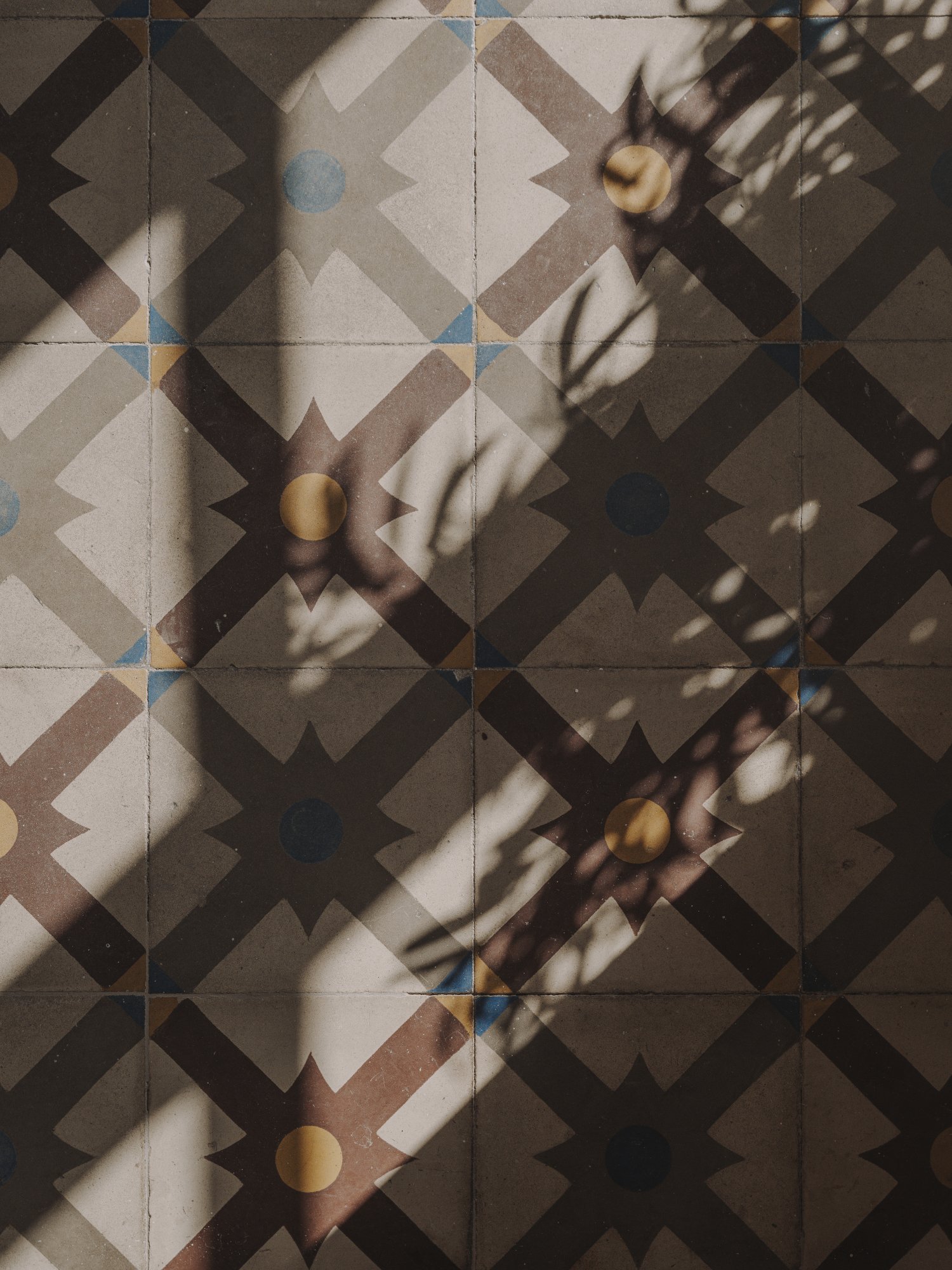 Baldosa hidráulica con sombras