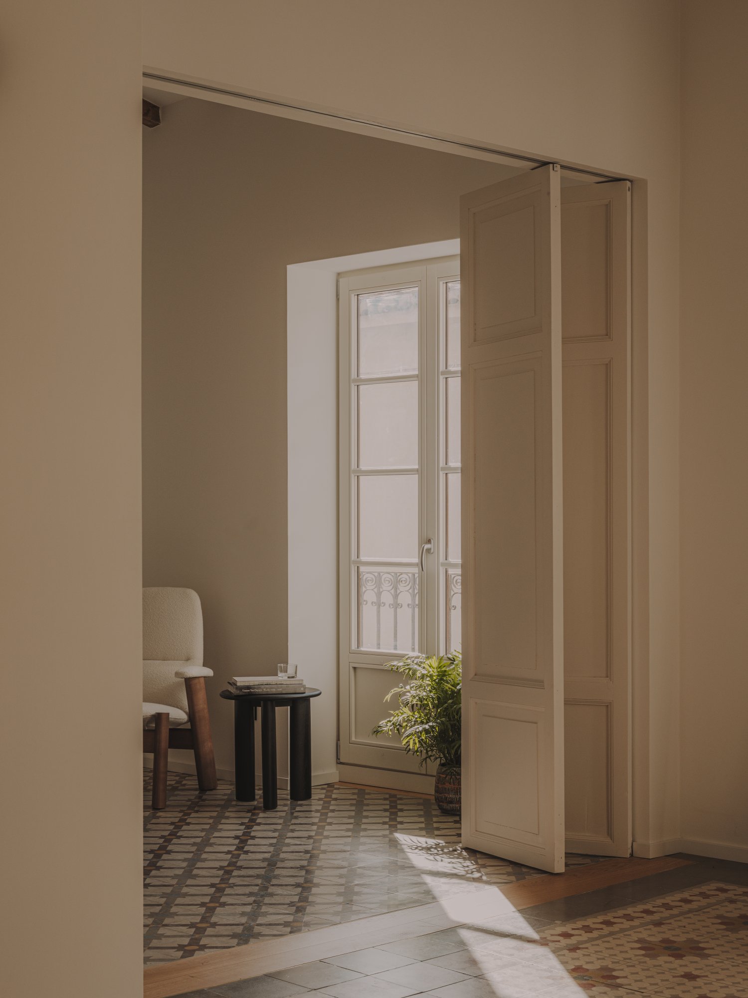 Puerta plegable suelo hidráulico
