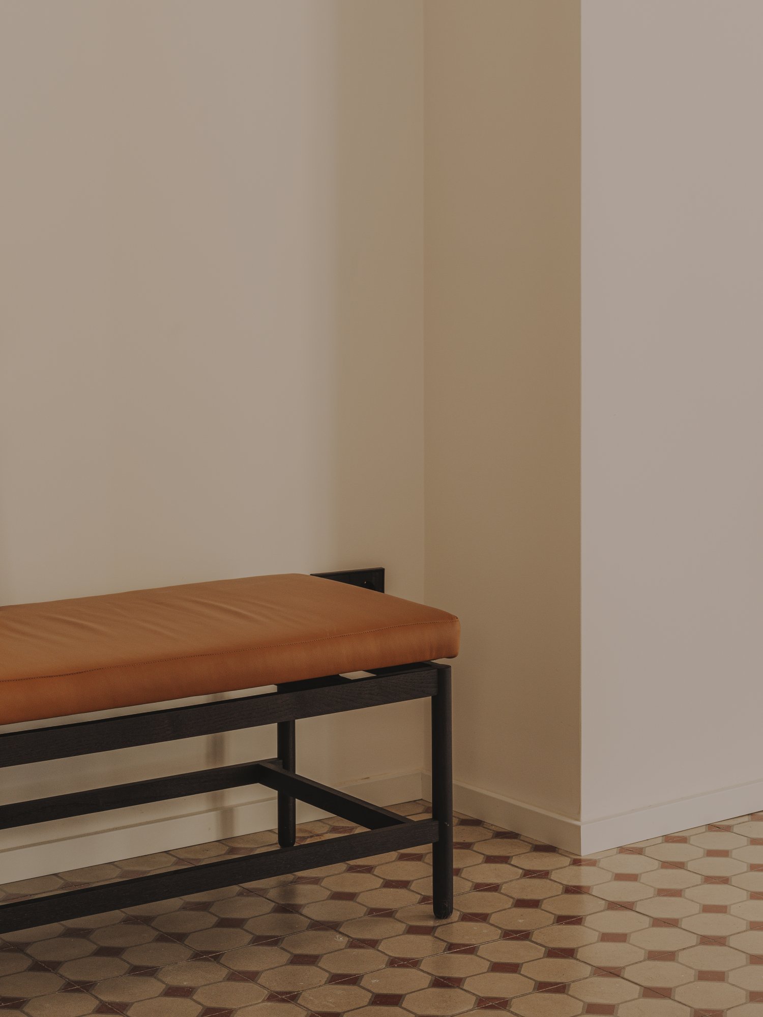 Puerta tipo acordeón entre el salón y el estudio