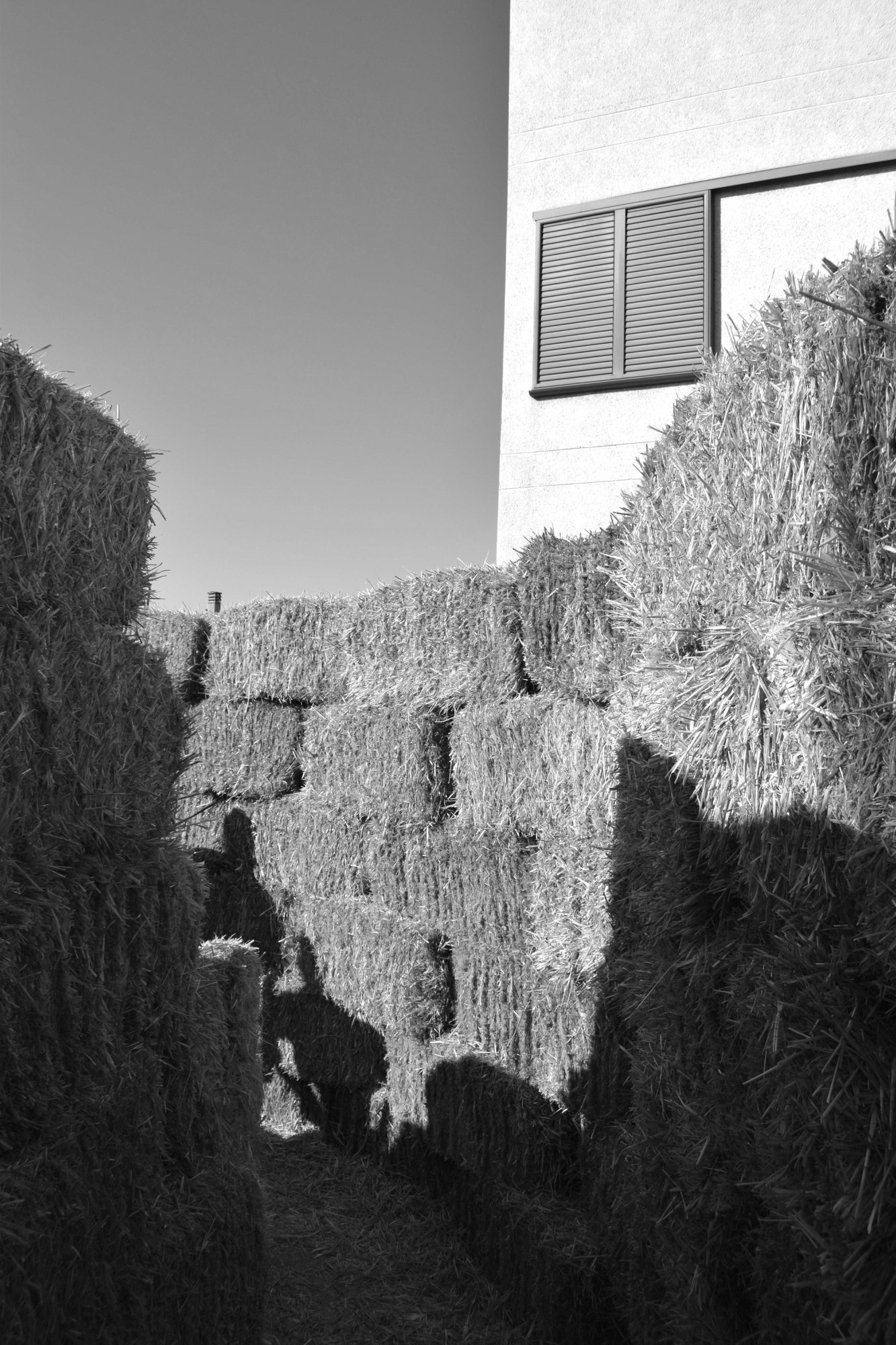 Pasillo de pacas de paja